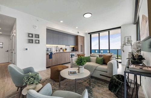 North Beach Apartment | Miami Beach Oceanfront 2BR | Beach Views | Pool