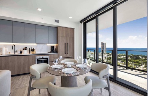 North Beach Apartment | Miami Beach Oceanfront 2BR | Beach Views | Pool