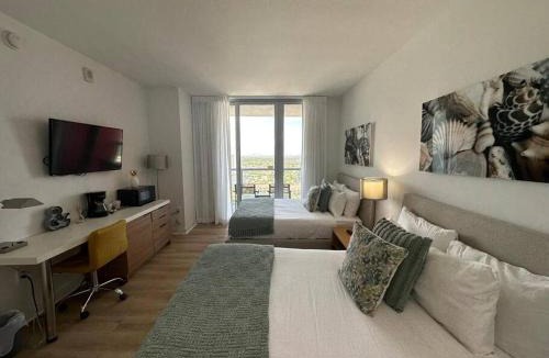 Hallandale Beach Apartment | Miami beach Studio Amazing views 2QB/1B