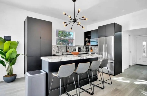 Northeast Miami House | Miami Chateau Pool/Hottub/Prking