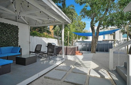 Northeast Miami House | Miami Chateau Pool/Hottub/Prking