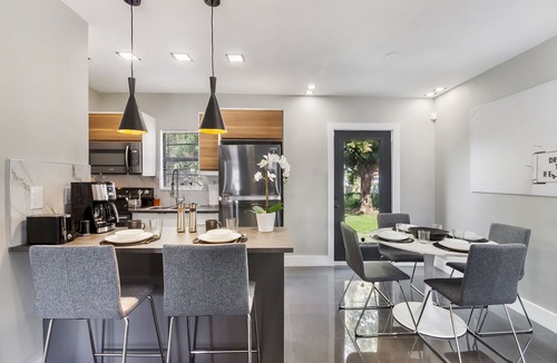 Liberty City Villa | Miami Deluxe⭐️ near Beach/Airport/Wynwood/Design District & Free gated Parking.