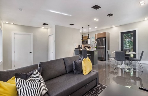Liberty City Villa | Miami Deluxe⭐️ near Beach/Airport/Wynwood/Design District & Free gated Parking.