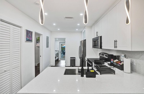 Liberty City House | Miami Heart Retreat – Stylish & Central With Games