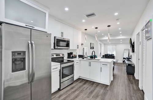 Liberty City House | Miami Heart Retreat – Stylish & Central With Games