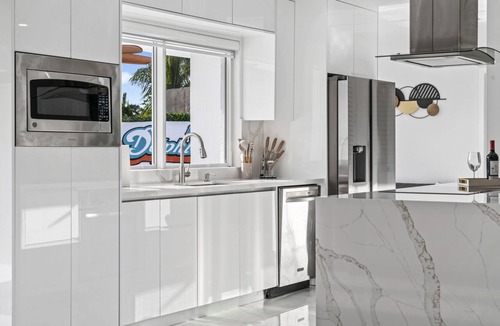 Miami Gardens House | Miami Lakefront Mansion - Unforgettable, 30 Guests