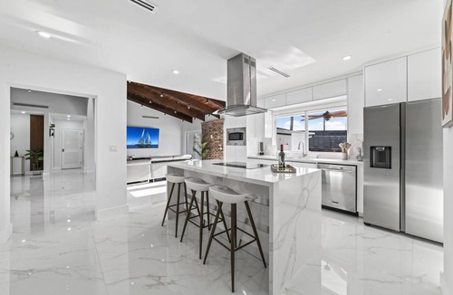 Miami Gardens House | Miami Lakefront Mansion - Unforgettable, 30 Guests