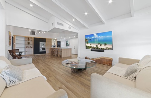 Country Club House | Miami Lux Mansion/Lakefront Views/Pool & Mini Golf