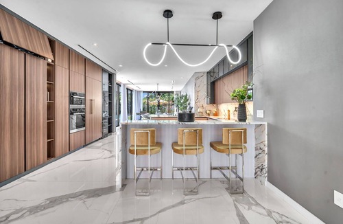 Golden Glades House | Miami Mansion 4BR2Suite Pool/Spa, Outdoor Kitchen