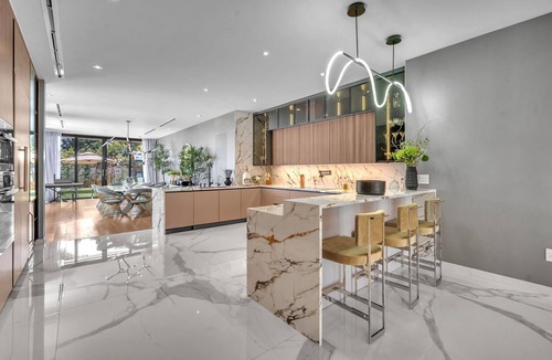 Golden Glades House | Miami Mansion 4BR2Suite Pool/Spa, Outdoor Kitchen