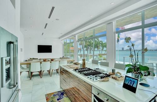 North Bay Village House | Miami Modern Waterfront House