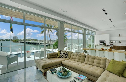 North Bay Village House | Miami Modern Waterfront House