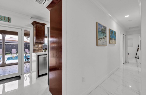 University Park House | Miami Palm House with Heated Pool & BBQ/BAR