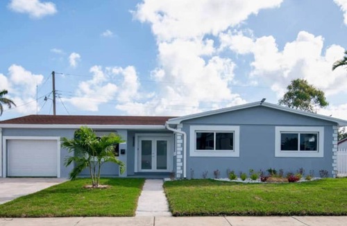 Miami Gardens House | Miami Private Pool Home Sleeps 10 · 10 Min to Hard Rock
