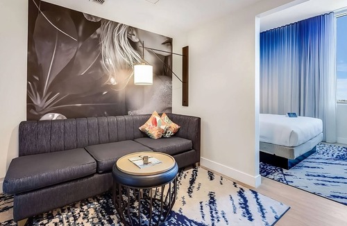 Ojus Hotel | Miami's Hidden Gem! Rooftop Swimming Pool, Pets Allowed!