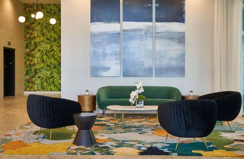 Ojus Hotel | Miami's Hidden Gem! Rooftop Swimming Pool, Pets Allowed!