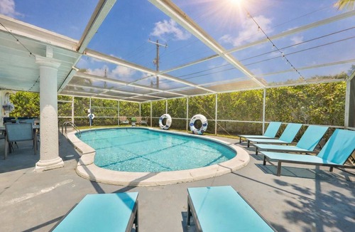 Ives Estates House | Miami Sign Villa Spacious Retreat with Pool