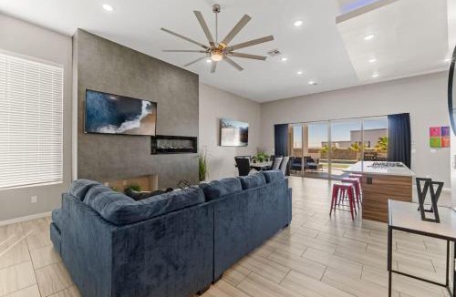 Chamberino House | Miami Style Pool House 4 Bed 3 and a Half Bath Villa