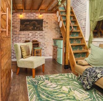 Hialeah Apartment | Miami Tiny Vintage Cottage