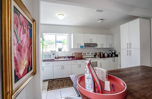 Buena Vista House | Miami Vacation Home 4 bedroom Parking.
