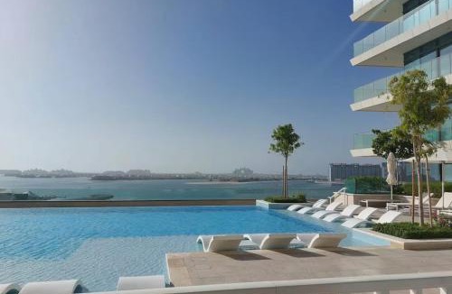 Dubai Marina Apartment | Miami Vibes - 1BR with Private Beach, Sea, Palm View