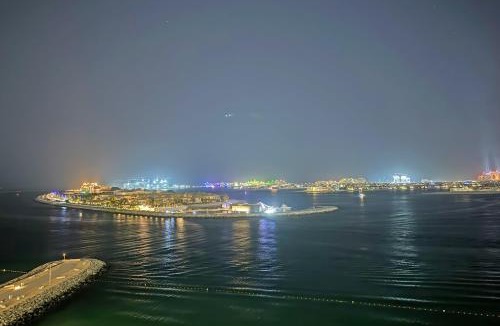 Dubai Marina Apartment | Miami Vibes - 1BR with Private Beach, Sea, Palm View