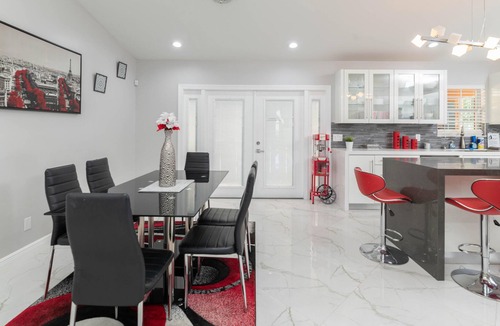 Town N County Park House | Miami Vice Luxury Gated Home with Mini Golf + BBQ