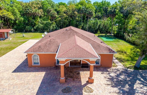 Town N County Park House | Miami Vice Luxury Gated Home with Mini Golf + BBQ