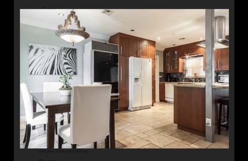 Santa Barbara Estates House | Miami World Cup 4 BR 2 BA 7mins Walk to Beach, Hot Tub, Restr, Bars, Golfing!