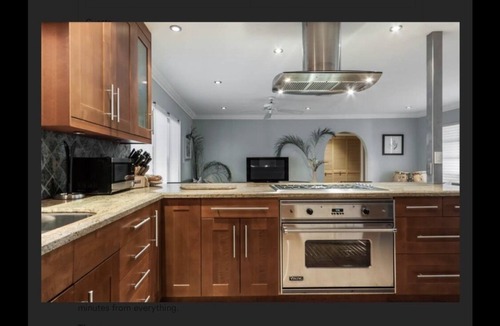 Santa Barbara Estates House | Miami World Cup 4 BR 2 BA 7mins Walk to Beach, Hot Tub, Restr, Bars, Golfing!