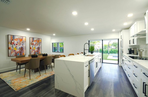 Tamiami House | Miami World Mansion/9 Bedrooms/Game Room/Htd Pool/Pickleball/Mini Golf