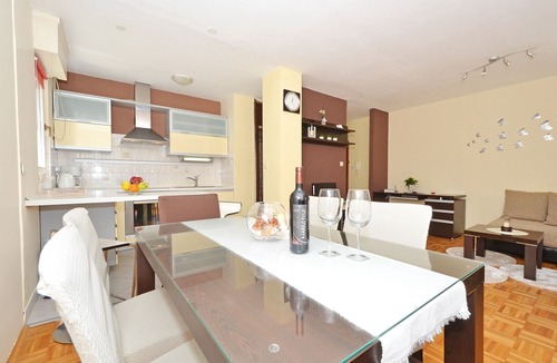 Mastrinka Apartment | MIANA, comfy 2 bedroom apartment, 170m from a beach