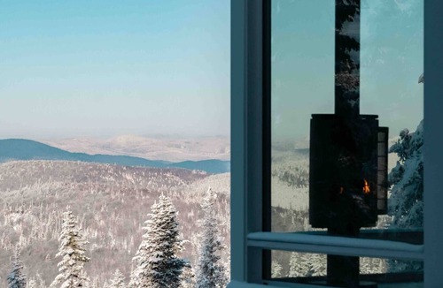 Lac Beauport House | MICA - Micro Chalet | Spa & Mountain Views near Québec City