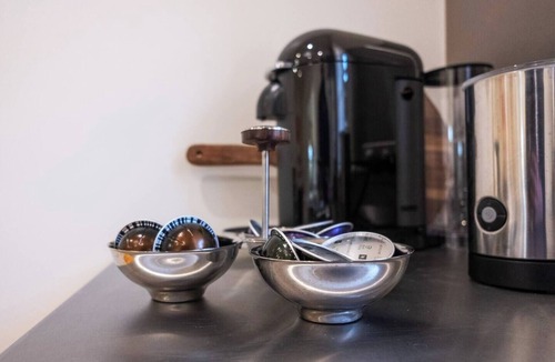 Central Mudgee House | Micah House Central Mudgee Art Deco Hideaway