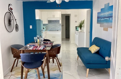 Liberty City House | MiCasitAzul, 10:00 AM checking, Luxury Patio, BBQ and Free Parking.
