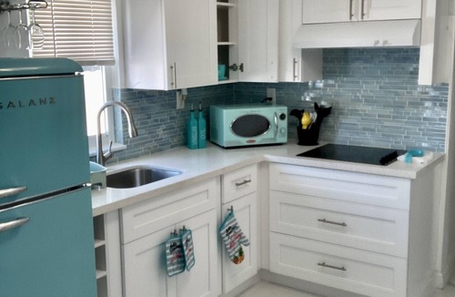 Liberty City House | MiCasitAzul, 10:00 AM checking, Luxury Patio, BBQ and Free Parking.