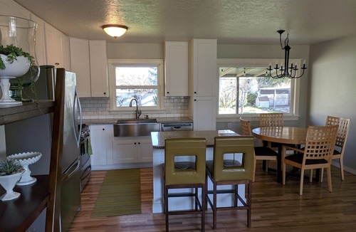 Baker City House | Michelle's MCM. Sleeps 8