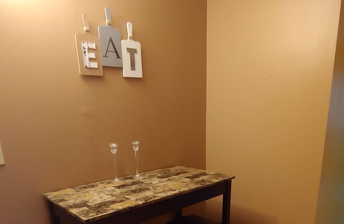 Owosso House | Michelle's Nest 2 bedroom Apartment