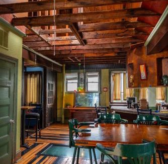 West End Apartment | Michie Hostel