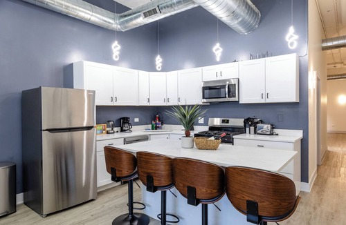 Near South Side Apartment | Michigan 6BR Luxury Loft Suite in South Loop Chicago Near McCormick Place