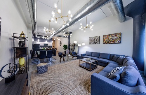 Near South Side Apartment | Michigan 6BR Luxury Loft Suite in South Loop Chicago Near McCormick Place