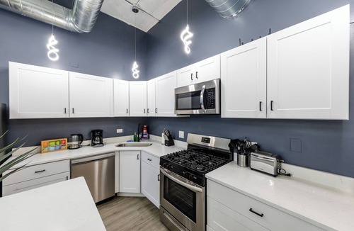 Near South Side Apartment | Michigan 6BR Luxury Loft Suite in South Loop Chicago Near McCormick Place
