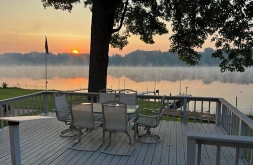 Reading House | Michigan Lakefront House