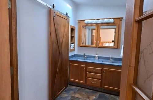 Custer House | Mickelson Trail Lodge 5 acres of privacy in Custer
