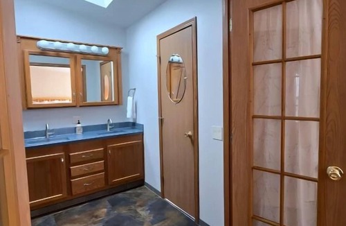 Custer House | Mickelson Trail Lodge 5 acres of privacy in Custer
