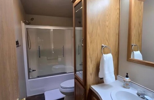 Custer House | Mickelson Trail Lodge 5 acres of privacy in Custer
