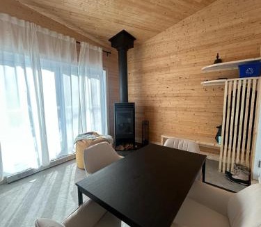 Notre-Dame-Auxiliatrice-de-Buckland Ski Chalet | Micro-Cabine in the Moutains - Solstice 1