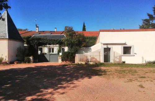 Commelle-Vernay House | Micro Maison indépendante