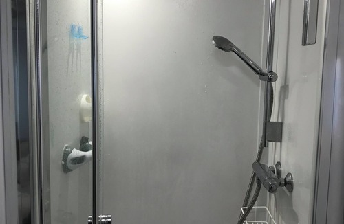 Milton Keynes Apartment | Microflat - Self contained microflat with own kitchenette & bathroom