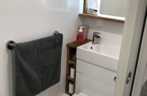 Milton Keynes Apartment | Microflat - Self contained microflat with own kitchenette & bathroom